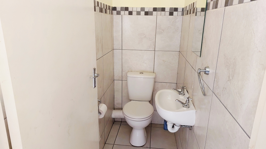 2 Bedroom Property for Sale in Stratford Green Western Cape